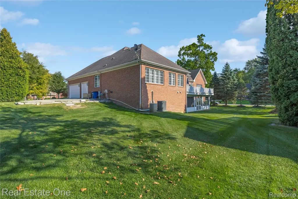 1937 Carsons Cove Commerce Charter Township MI 48390