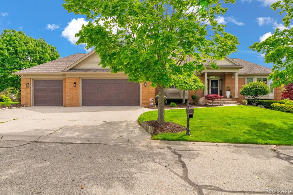 3737 Harbor Lane East China Township MI 48054