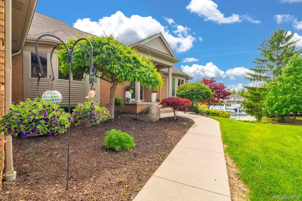 3737 Harbor Lane East China Township MI 48054
