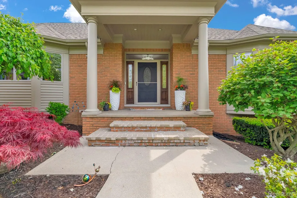 3737 Harbor Lane East China Township MI 48054