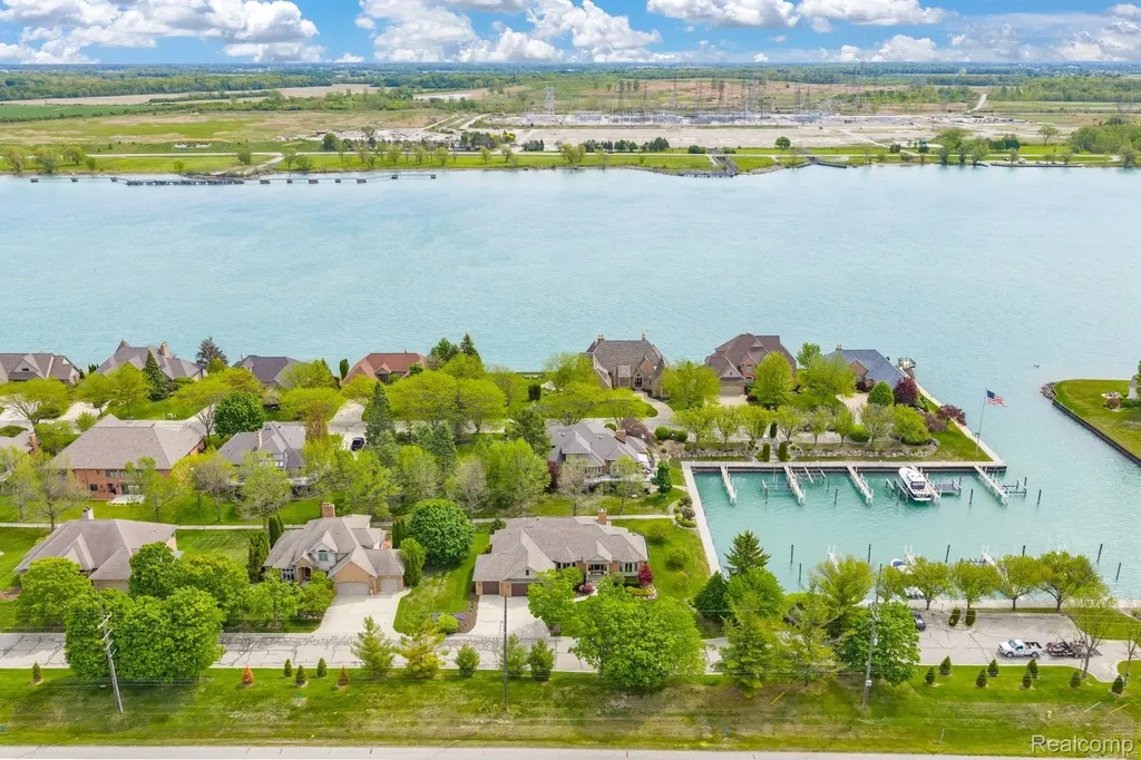 3737 Harbor Lane East China Township MI 48054