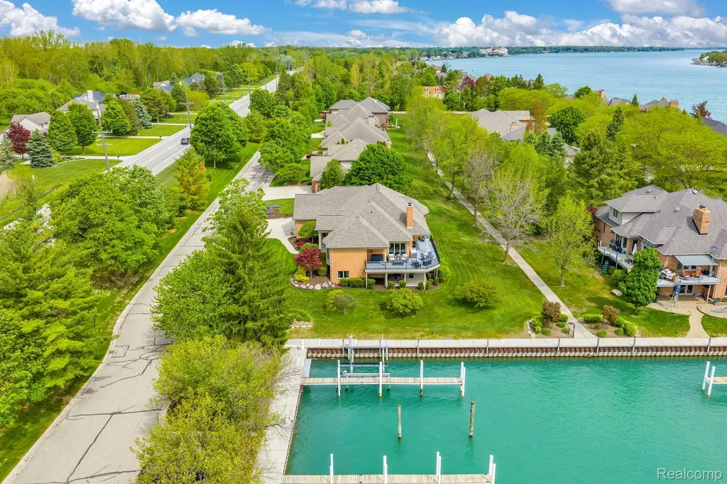 3737 Harbor Lane East China Township MI 48054