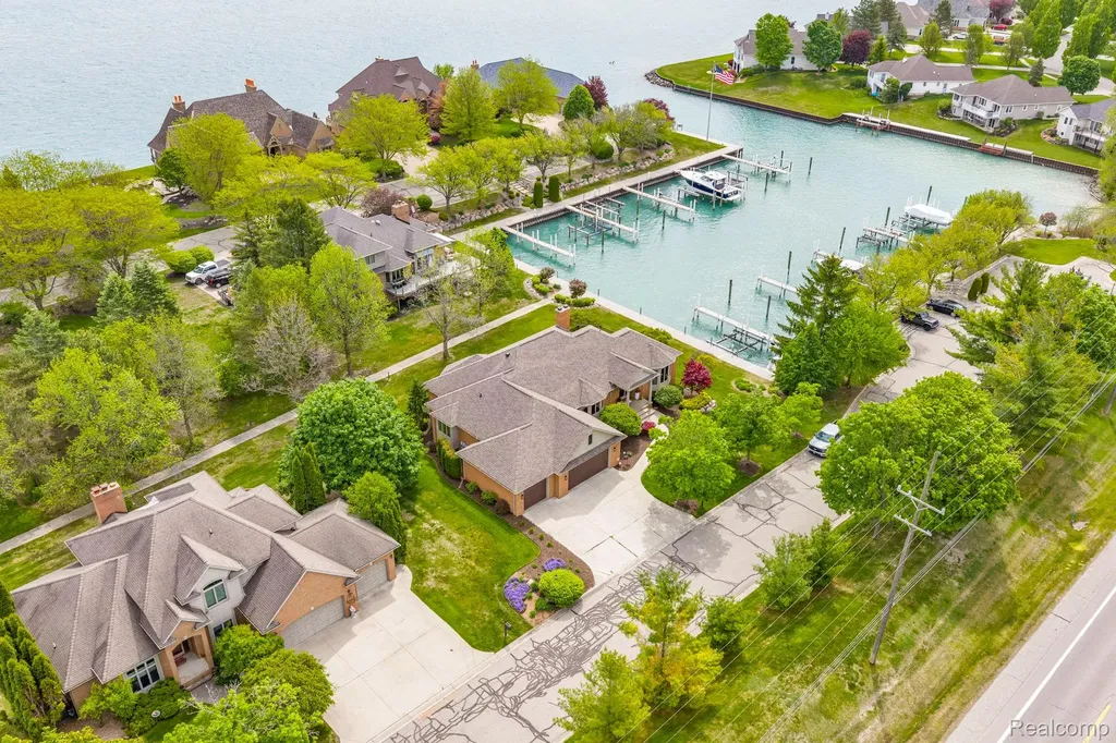 3737 Harbor Lane East China Township MI 48054