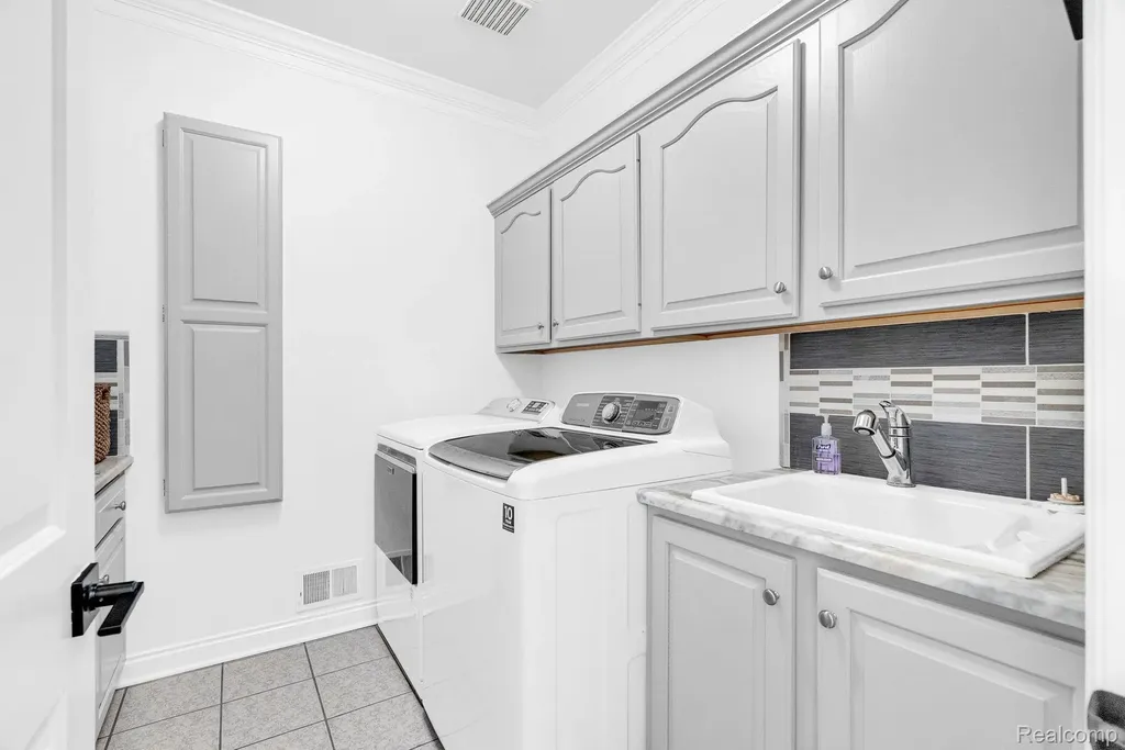 3737 Harbor Lane East China Township MI 48054