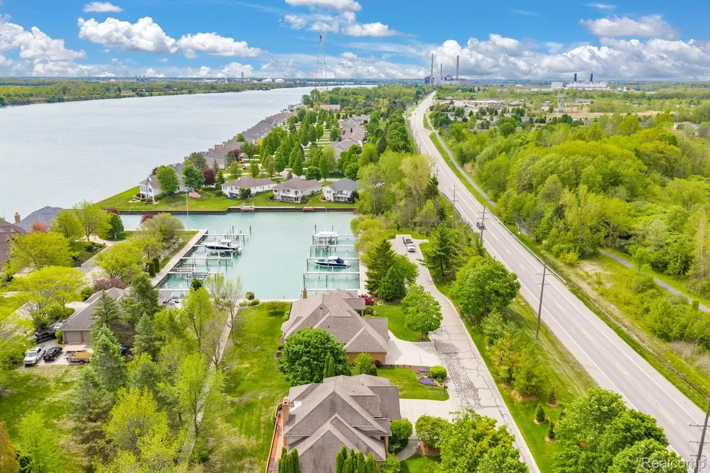 3737 Harbor Lane East China Township MI 48054