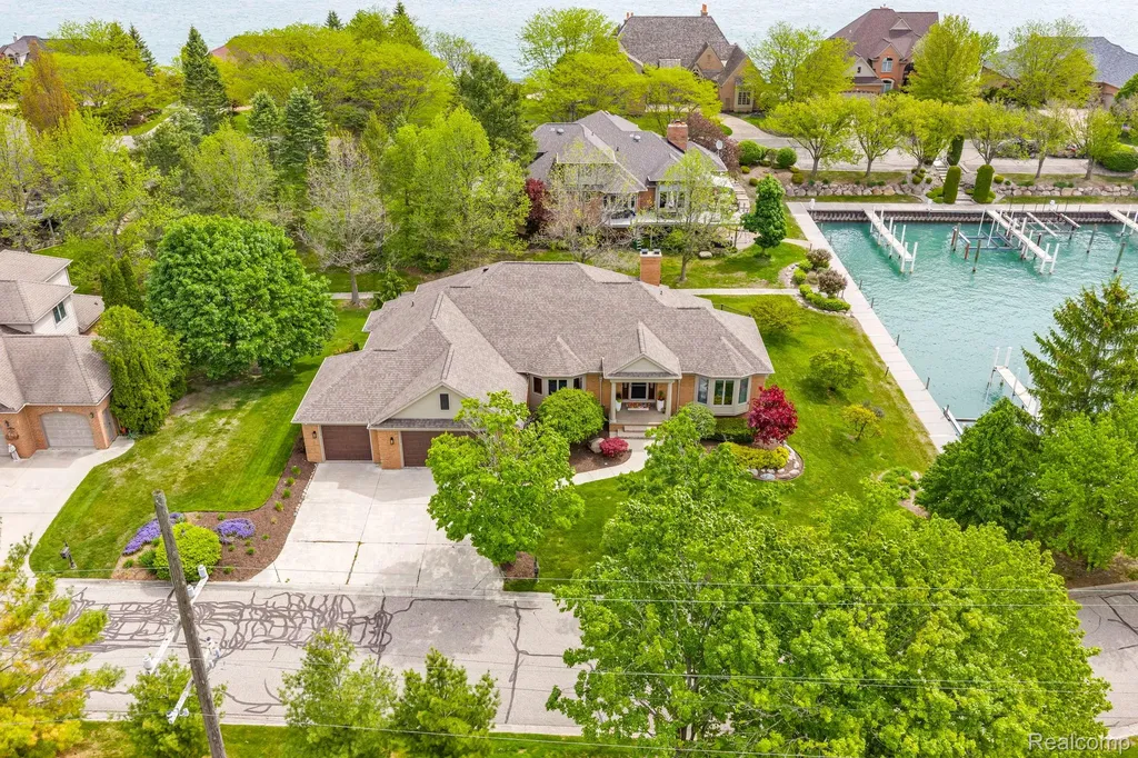 3737 Harbor Lane East China Township MI 48054