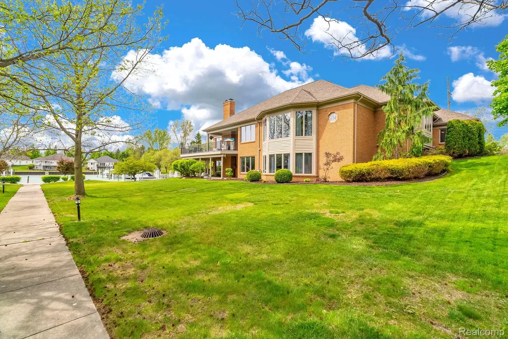 3737 Harbor Lane East China Township MI 48054