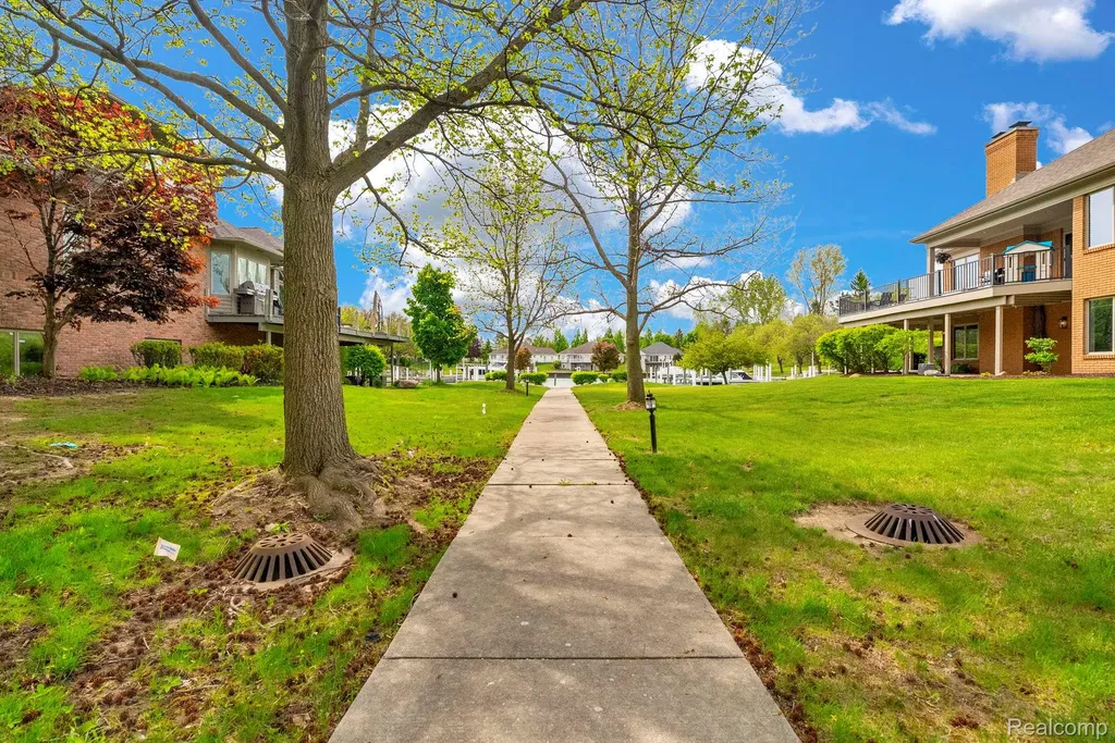 3737 Harbor Lane East China Township MI 48054