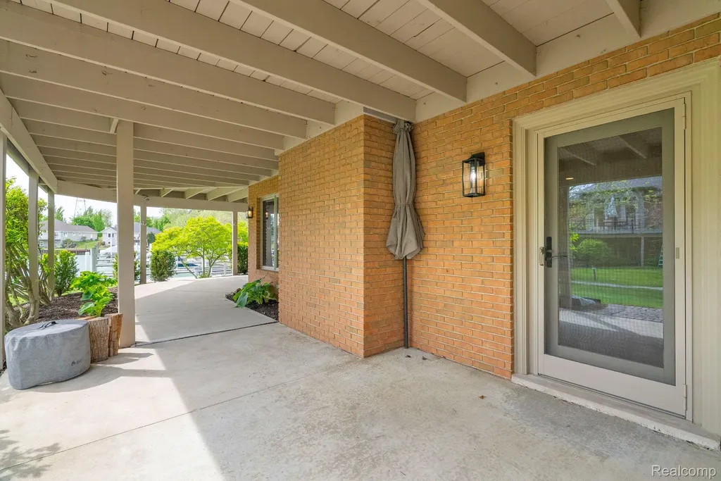 3737 Harbor Lane East China Township MI 48054