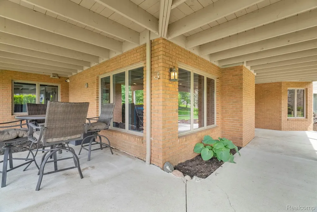 3737 Harbor Lane East China Township MI 48054