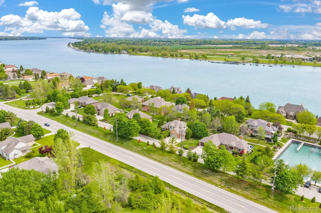 3737 Harbor Lane East China Township MI 48054