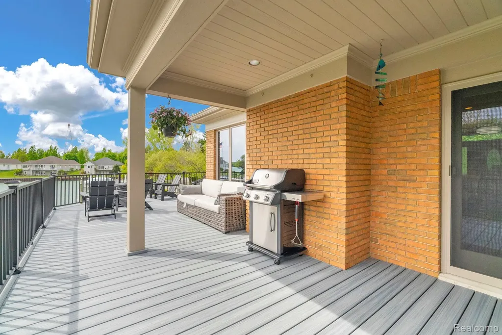 3737 Harbor Lane East China Township MI 48054