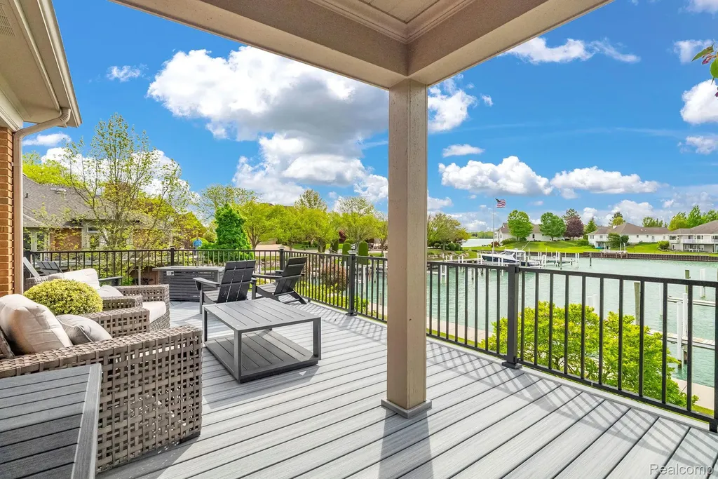 3737 Harbor Lane East China Township MI 48054