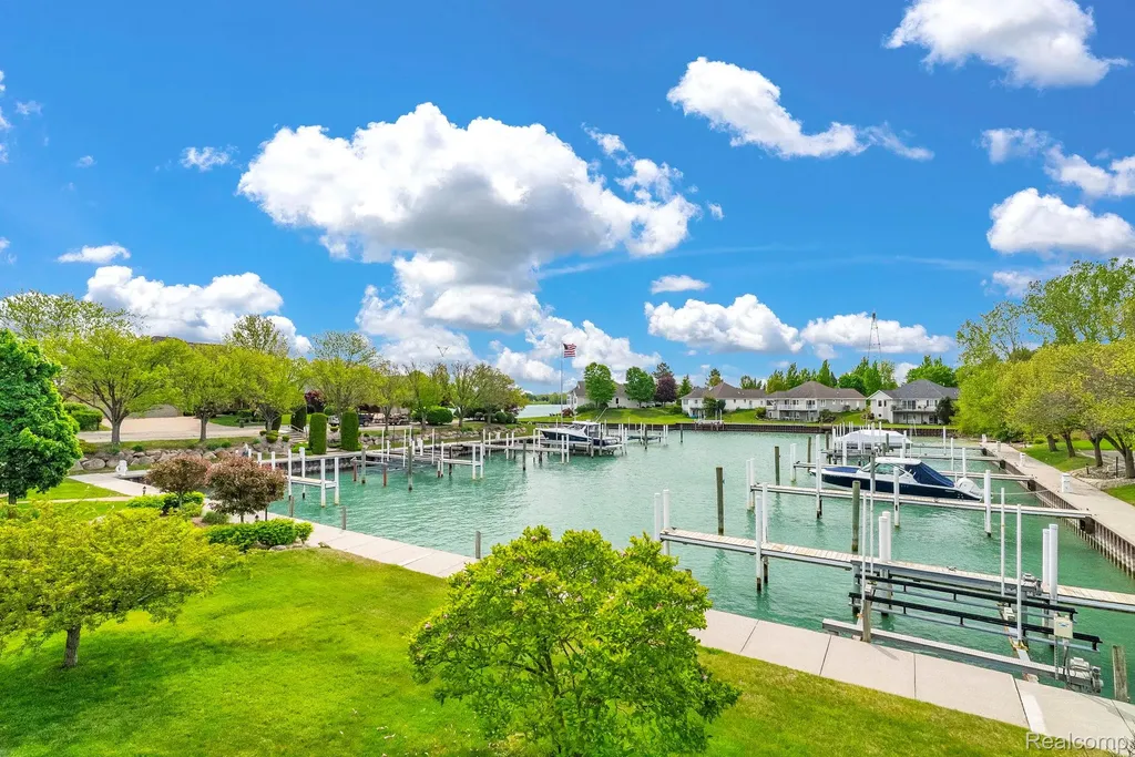 3737 Harbor Lane East China Township MI 48054