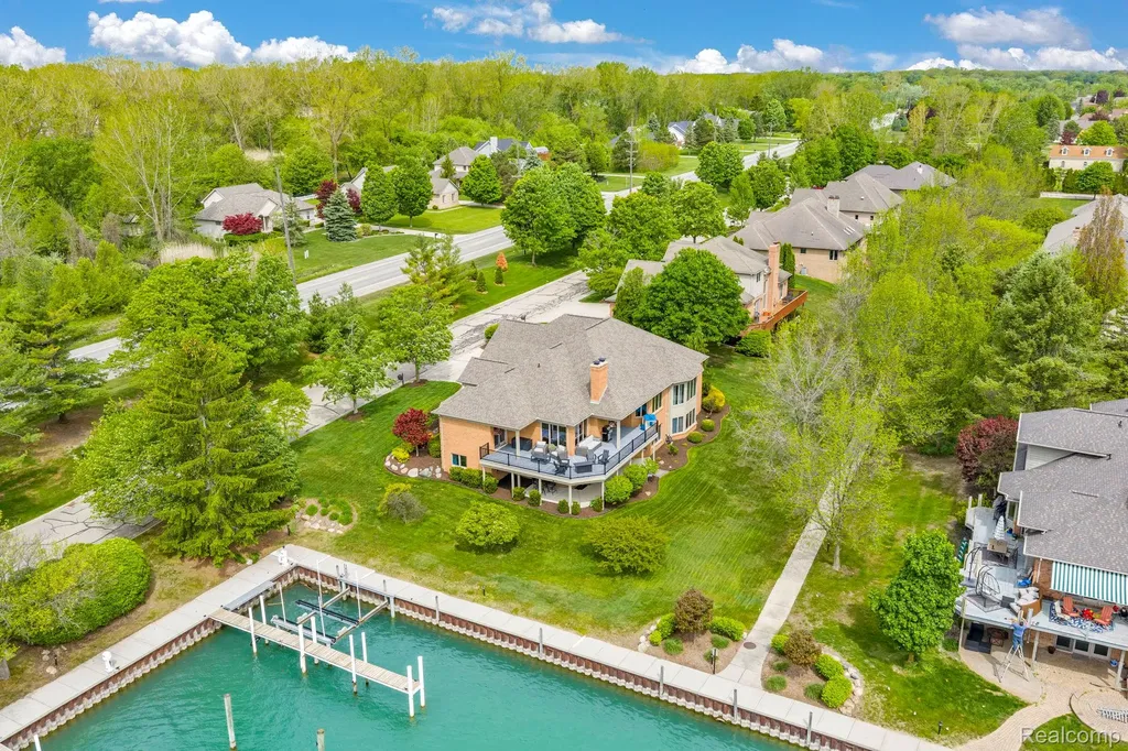 3737 Harbor Lane East China Township MI 48054