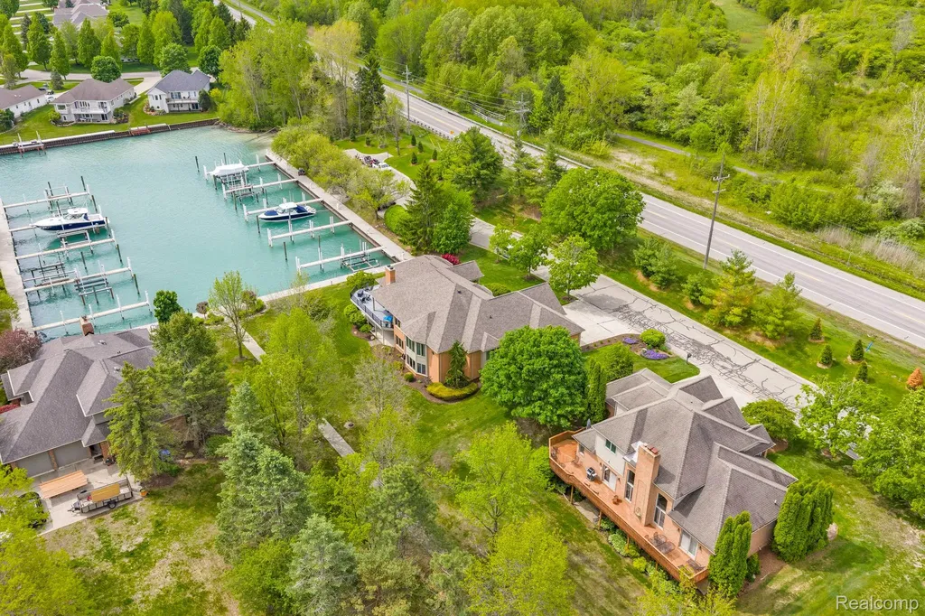 3737 Harbor Lane East China Township MI 48054
