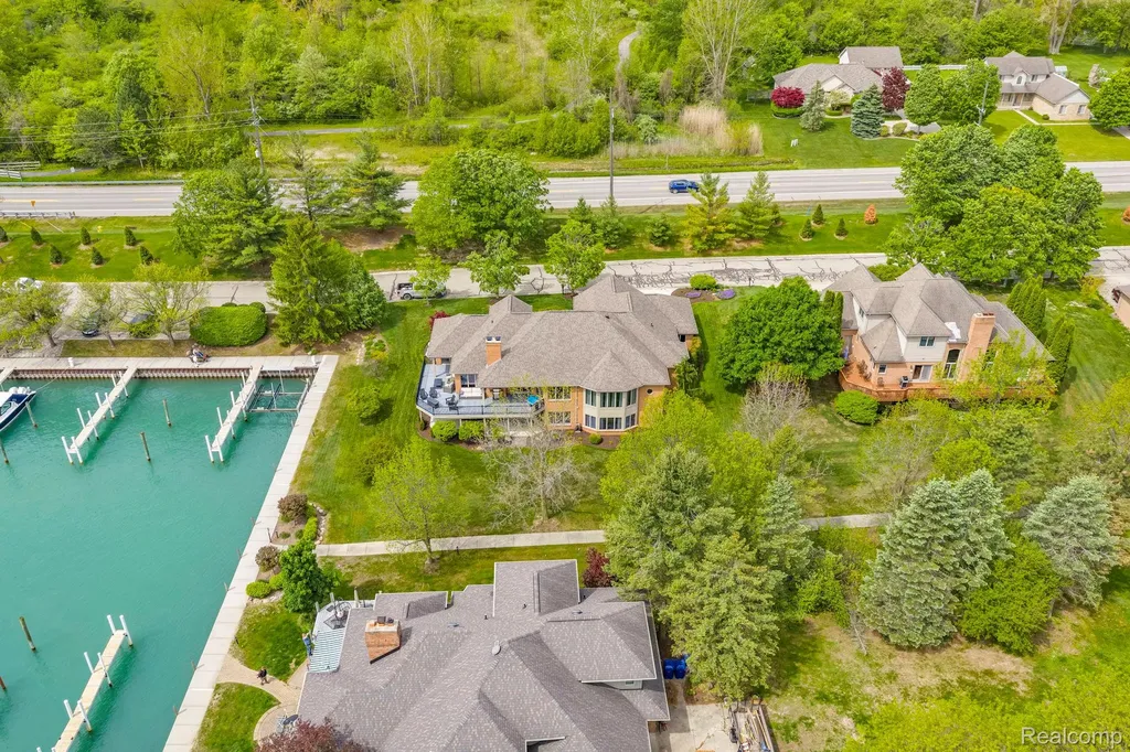 3737 Harbor Lane East China Township MI 48054