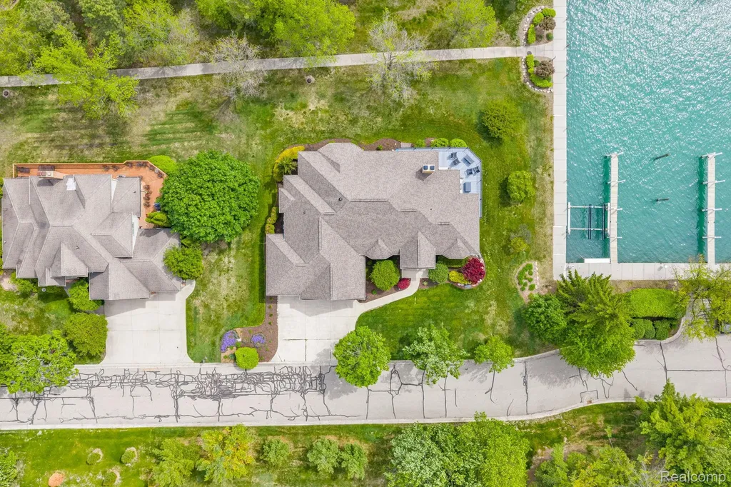 3737 Harbor Lane East China Township MI 48054