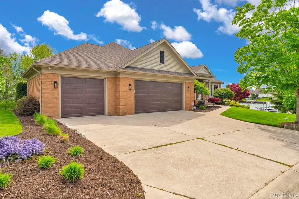 3737 Harbor Lane East China Township MI 48054