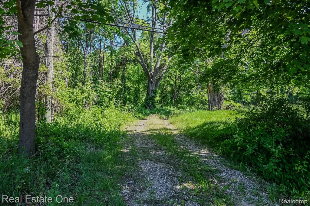 1832 W Commerce Road Milford Charter Township MI 48380