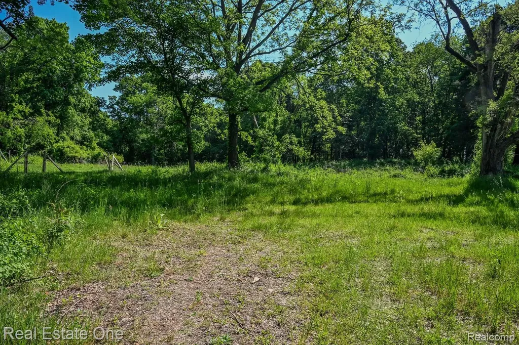 1832 W Commerce Road Milford Charter Township MI 48380