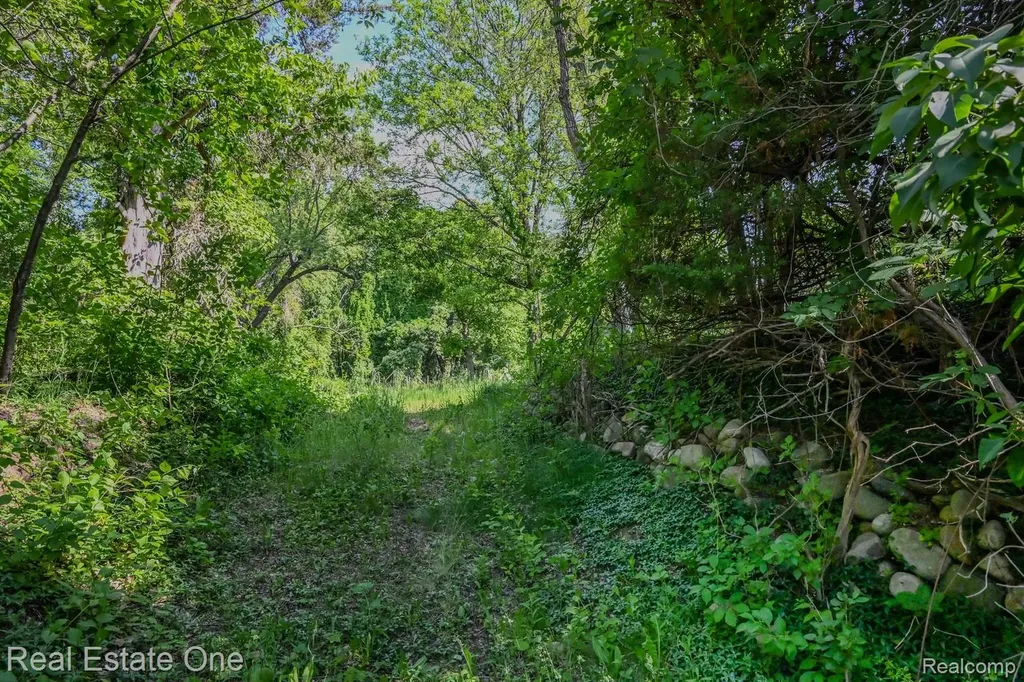 1832 W Commerce Road Milford Charter Township MI 48380