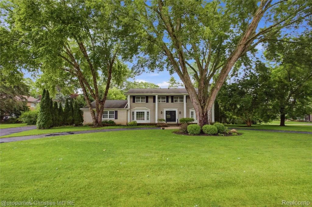 7110 Paterese Drive Bloomfield Hills City MI 48301