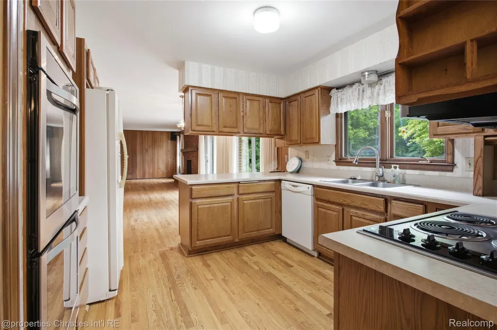 7110 Paterese Drive Bloomfield Hills City MI 48301