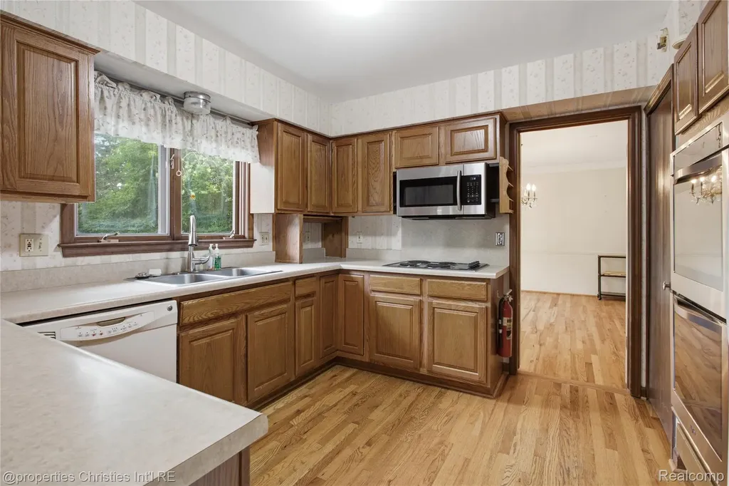 7110 Paterese Drive Bloomfield Hills City MI 48301