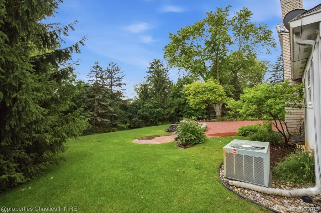 7110 Paterese Drive Bloomfield Hills City MI 48301
