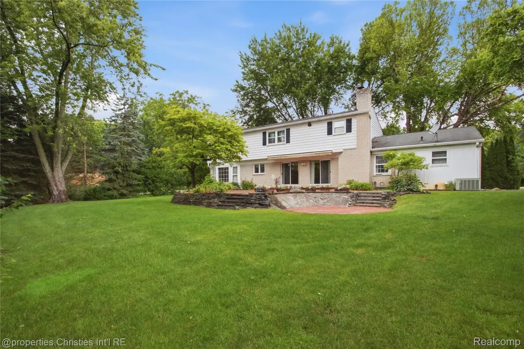 7110 Paterese Drive Bloomfield Hills City MI 48301