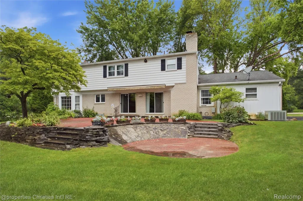 7110 Paterese Drive Bloomfield Hills City MI 48301