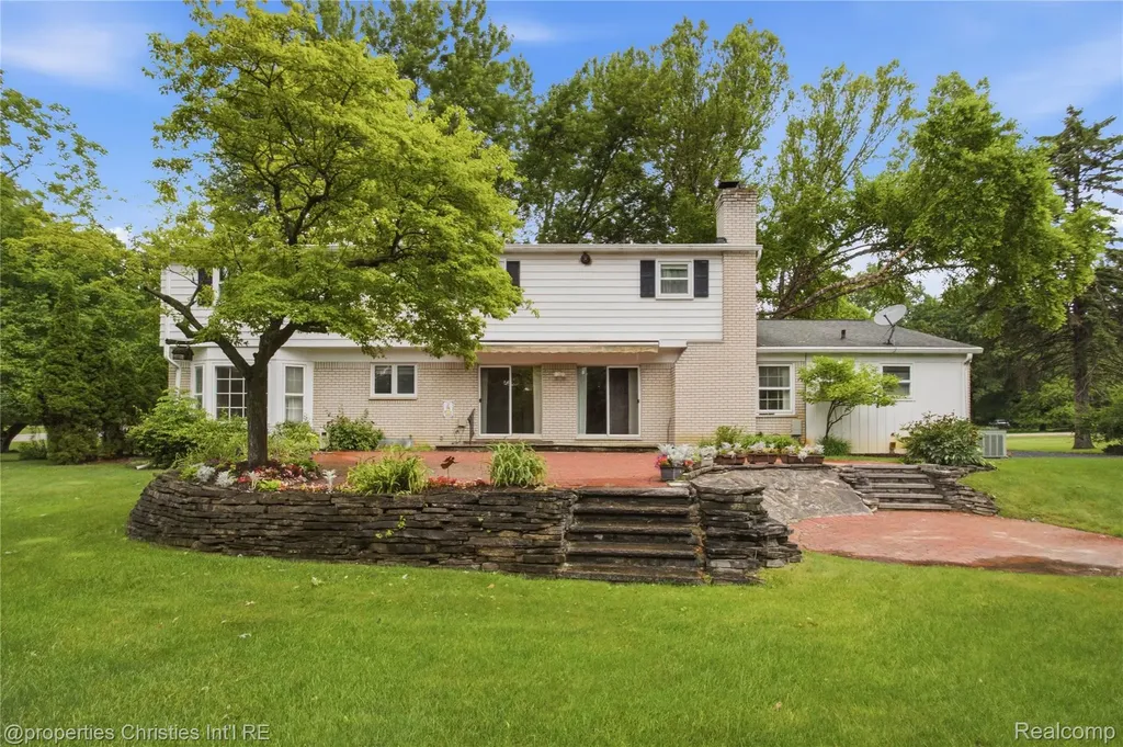 7110 Paterese Drive Bloomfield Hills City MI 48301