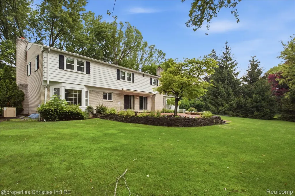 7110 Paterese Drive Bloomfield Hills City MI 48301