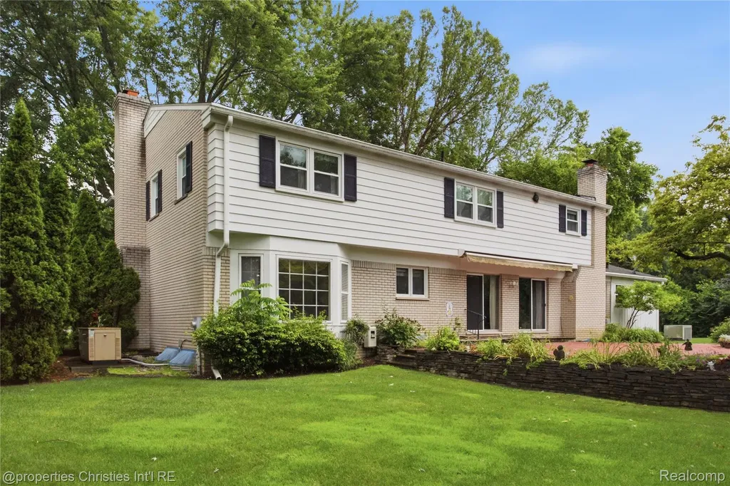 7110 Paterese Drive Bloomfield Hills City MI 48301