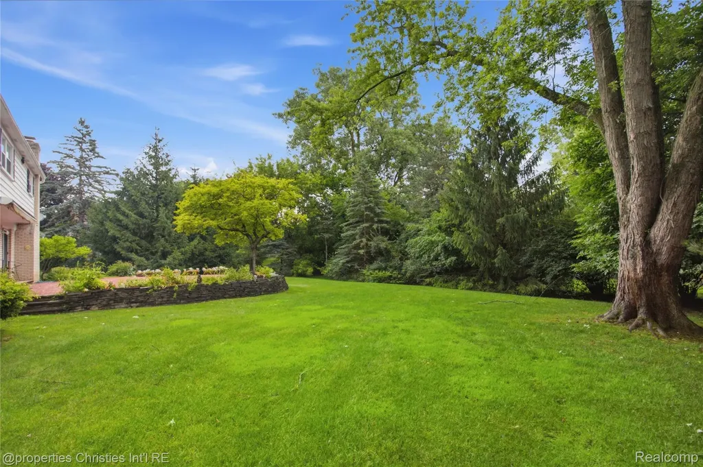 7110 Paterese Drive Bloomfield Hills City MI 48301