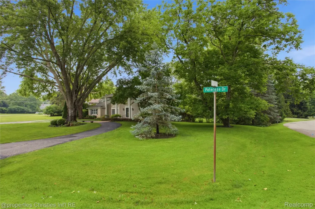 7110 Paterese Drive Bloomfield Hills City MI 48301