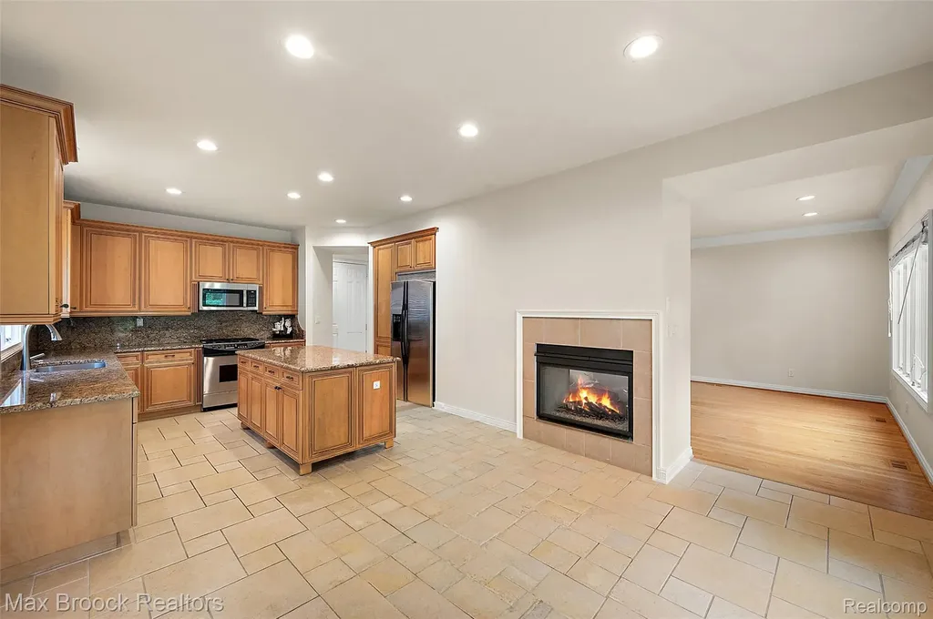 5348 Sunnycrest Drive West Bloomfield Charter Township MI 48323