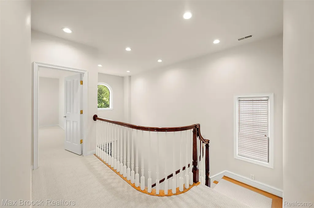 5348 Sunnycrest Drive West Bloomfield Charter Township MI 48323