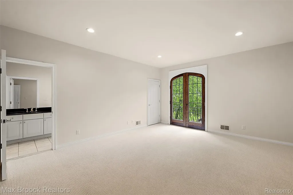 5348 Sunnycrest Drive West Bloomfield Charter Township MI 48323