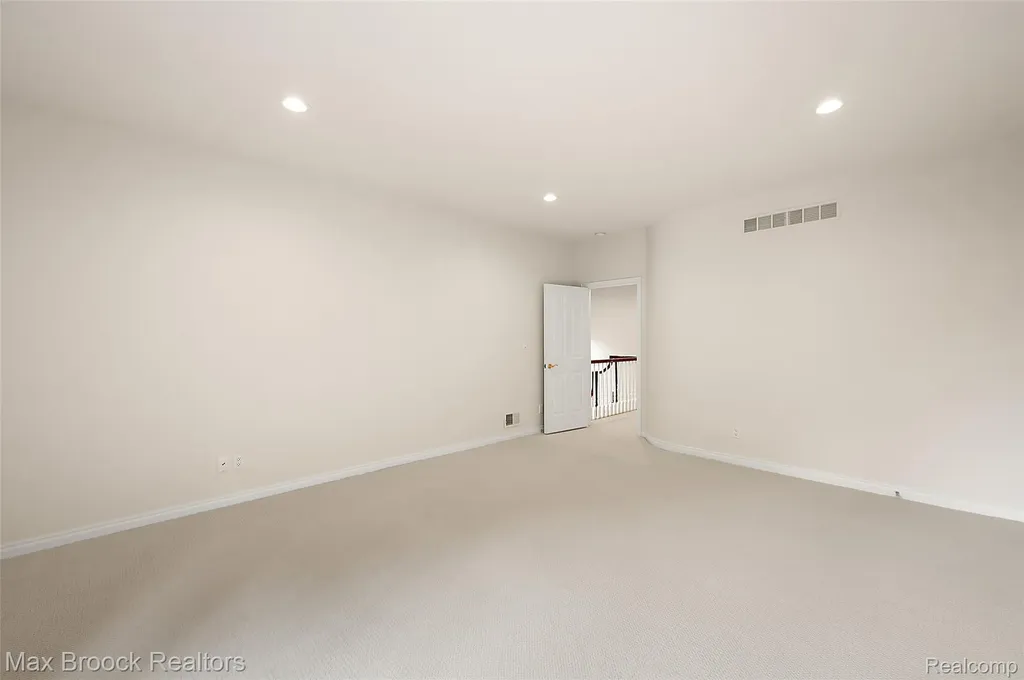 5348 Sunnycrest Drive West Bloomfield Charter Township MI 48323