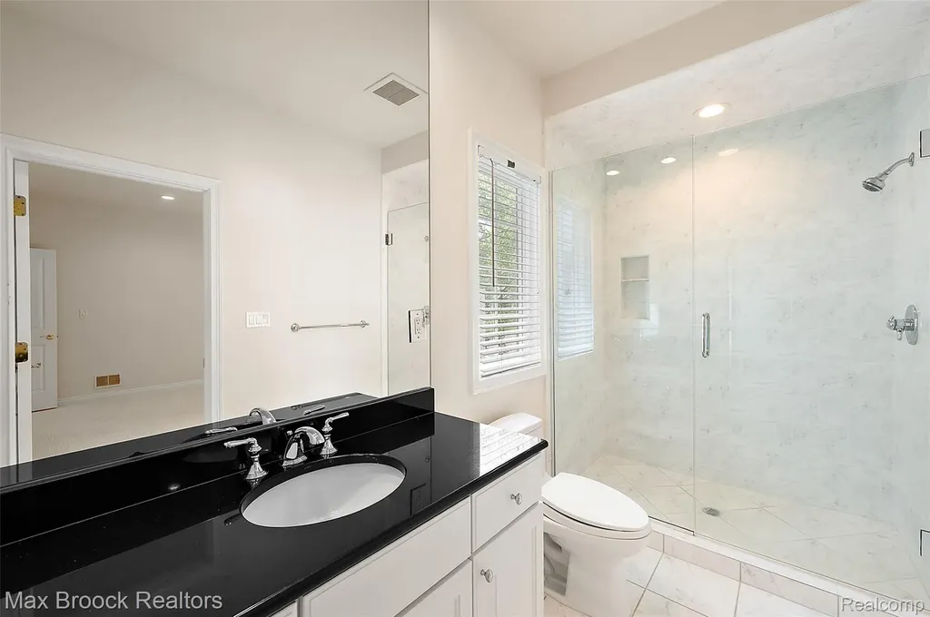 5348 Sunnycrest Drive West Bloomfield Charter Township MI 48323