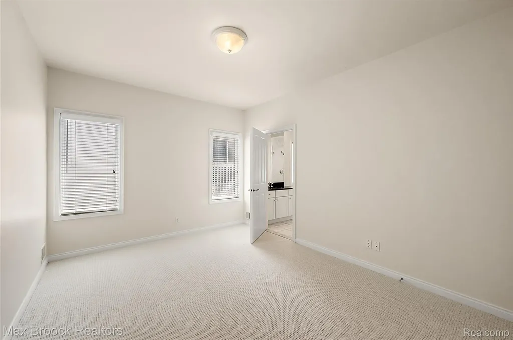 5348 Sunnycrest Drive West Bloomfield Charter Township MI 48323