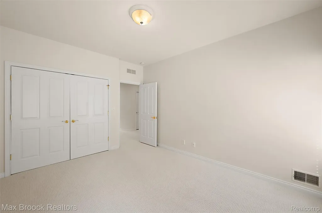 5348 Sunnycrest Drive West Bloomfield Charter Township MI 48323