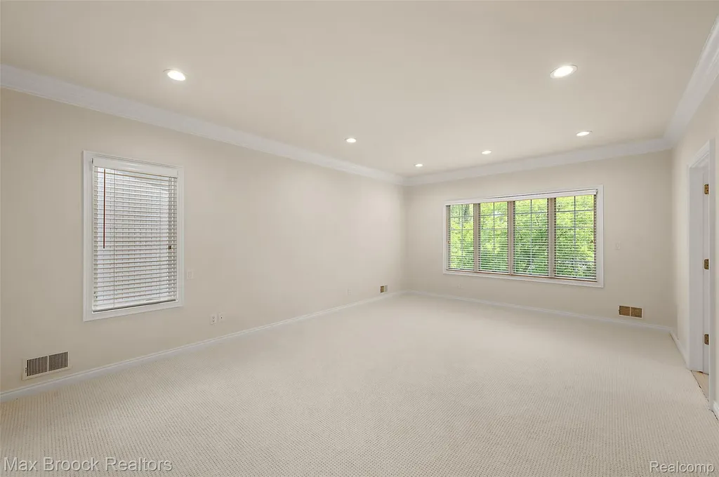 5348 Sunnycrest Drive West Bloomfield Charter Township MI 48323