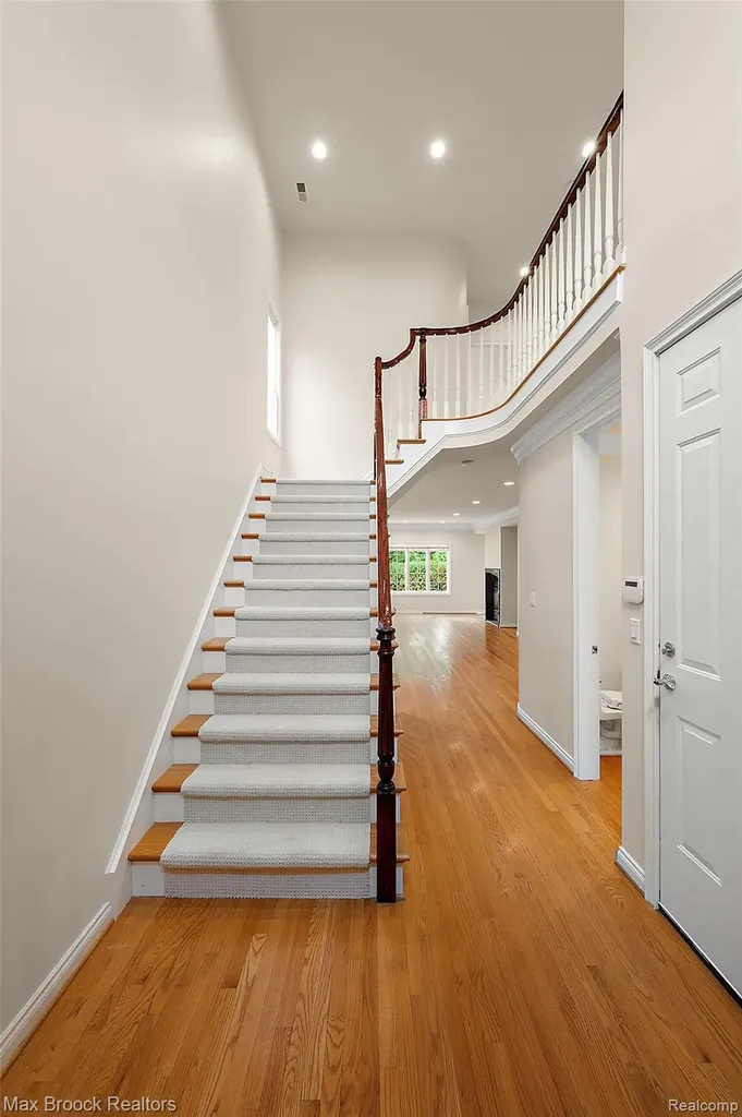 5348 Sunnycrest Drive West Bloomfield Charter Township MI 48323