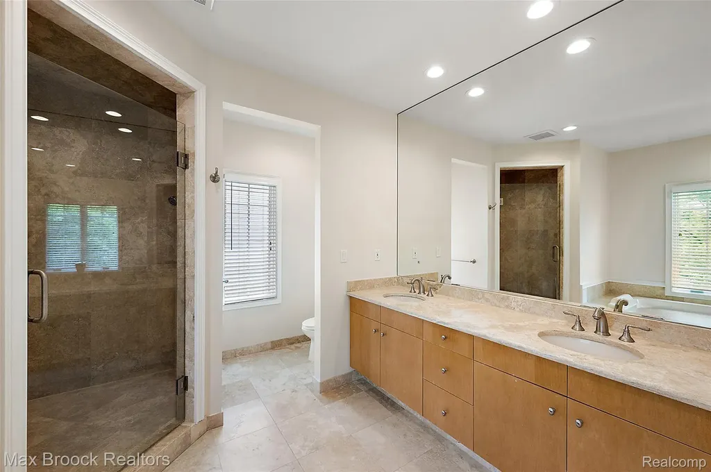 5348 Sunnycrest Drive West Bloomfield Charter Township MI 48323