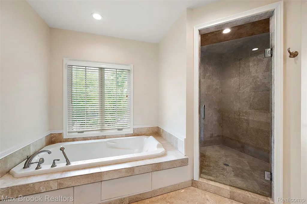 5348 Sunnycrest Drive West Bloomfield Charter Township MI 48323
