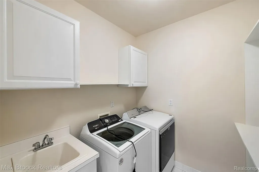 5348 Sunnycrest Drive West Bloomfield Charter Township MI 48323