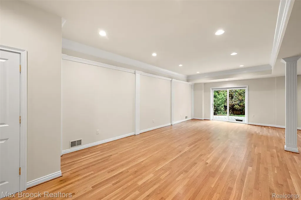 5348 Sunnycrest Drive West Bloomfield Charter Township MI 48323